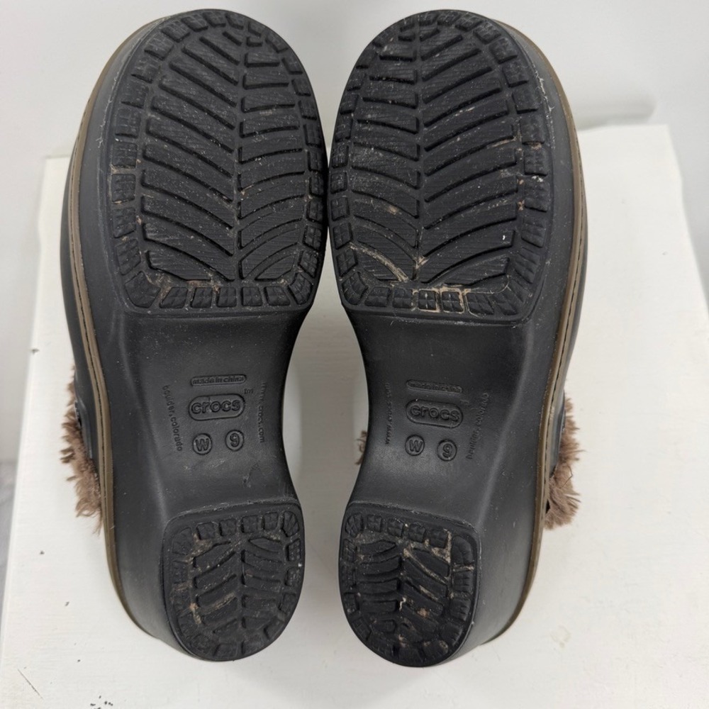 Crocs Womens 9 Black Faux Fur Lined Clogs Slip On Comfort Winter Slide Shoes - Picture 10 of 14